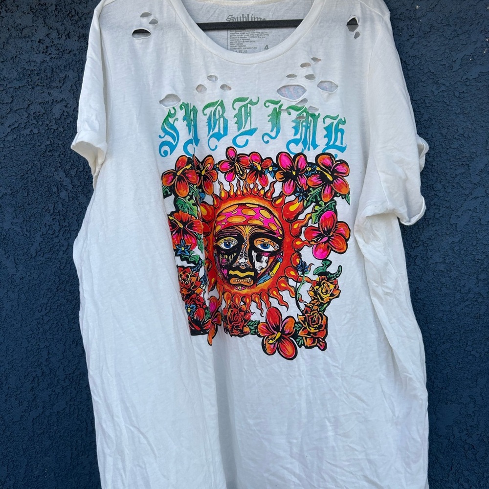 Torrid size 4 Sublime Graphic Tee with Sun and Floral Design